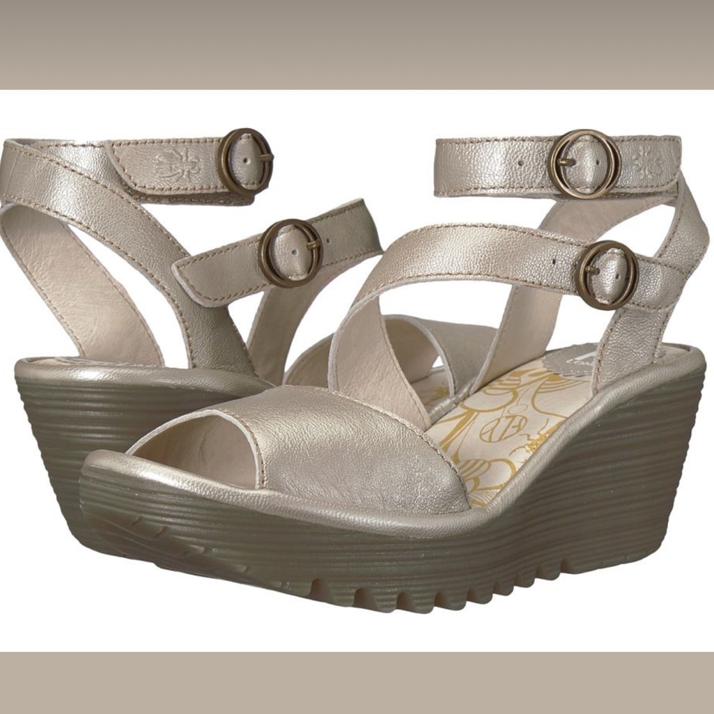 Fly London Women's Yaxi Wedge Sandal Silver Borgogna